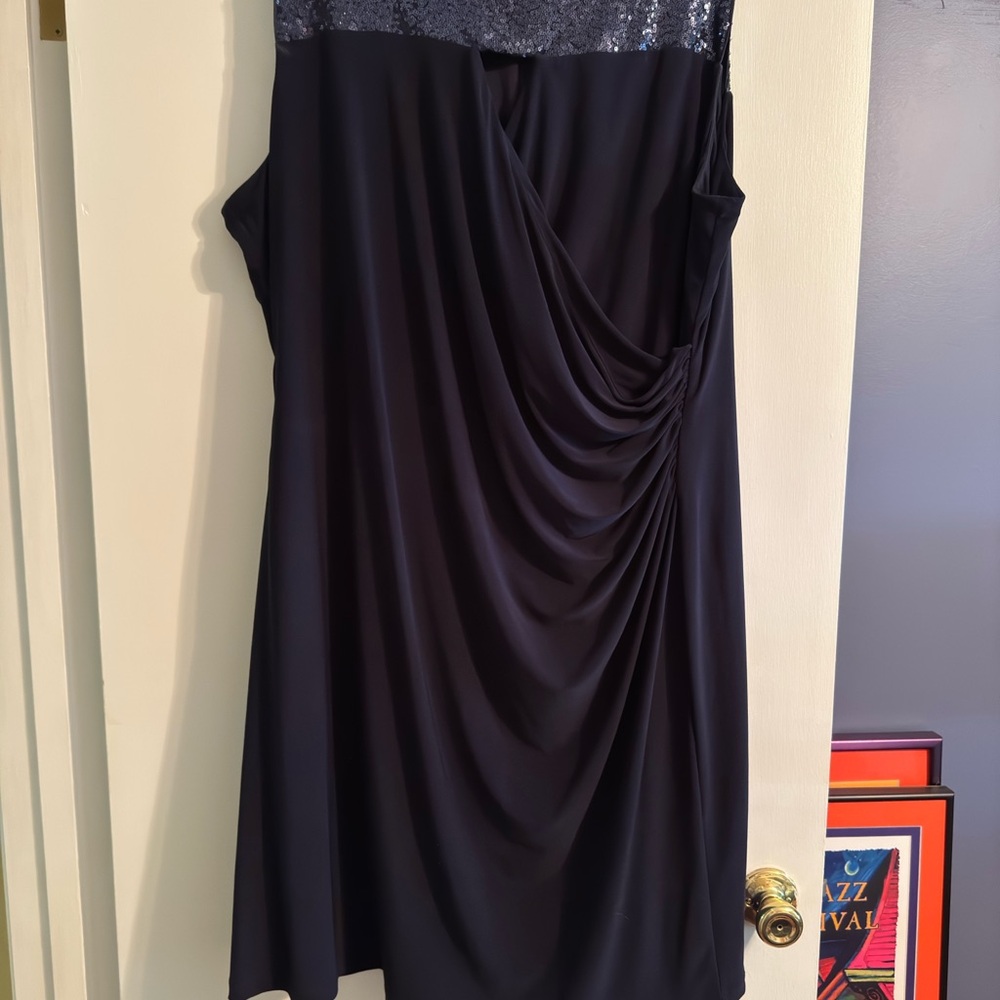Lauren Ralph Lauren Navy Ruched Mini Dress with a key hole neck